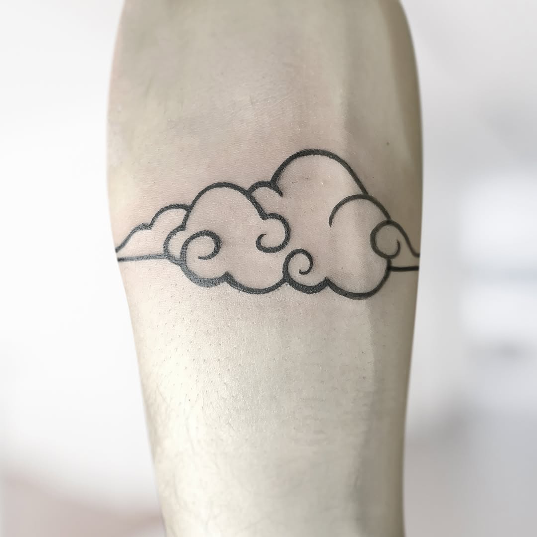 Tattoo by @inkart_ari — minimalist