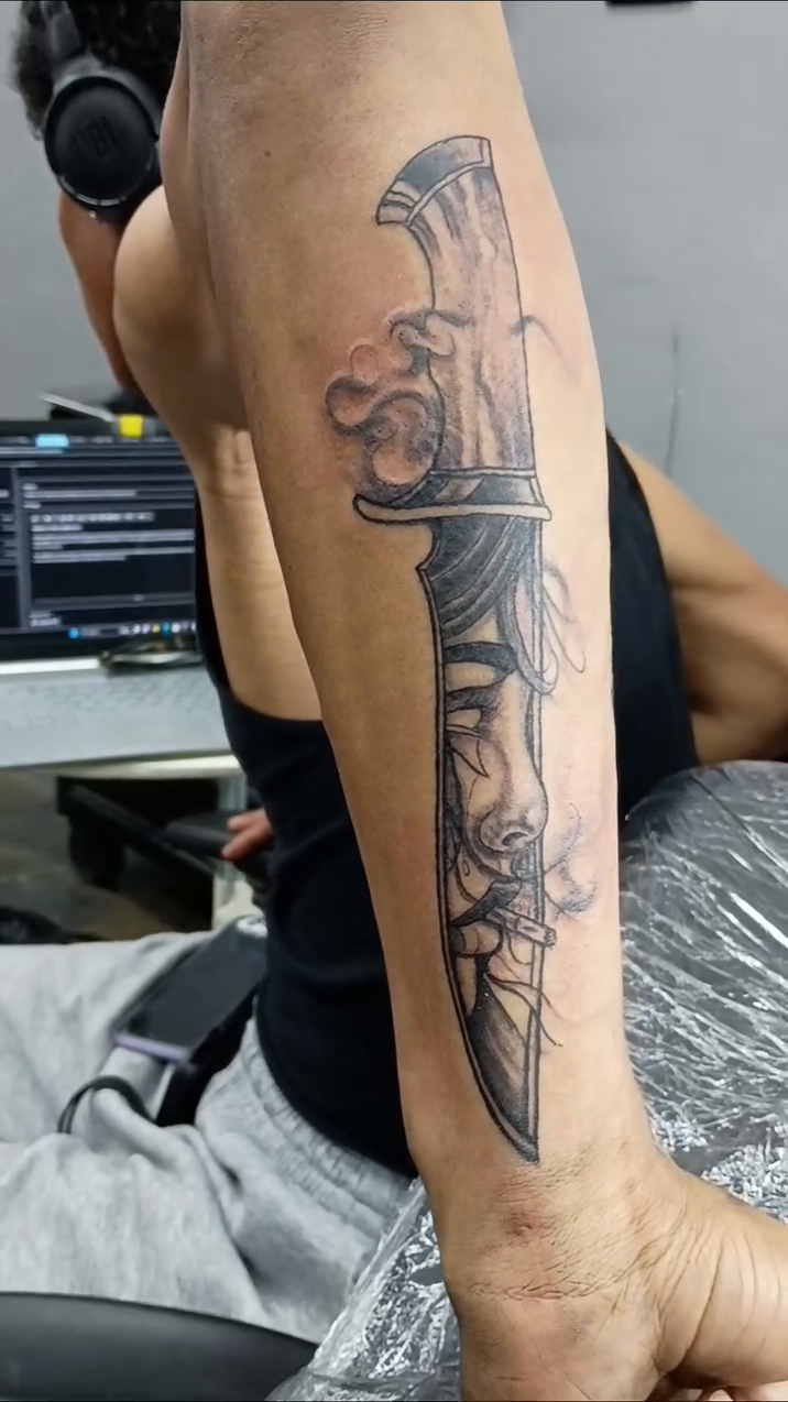 Tattoo by @shadows.tattoos โ black_and_grey