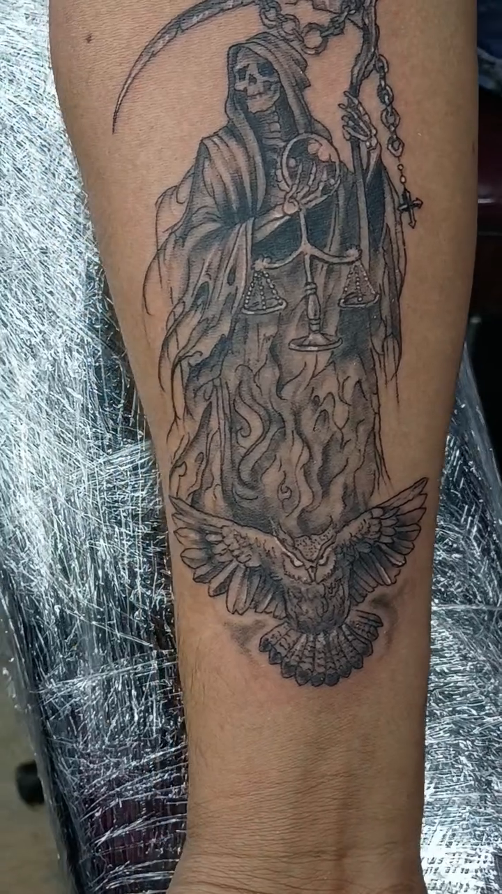 Tattoo by @shadows.tattoos โ black_and_grey