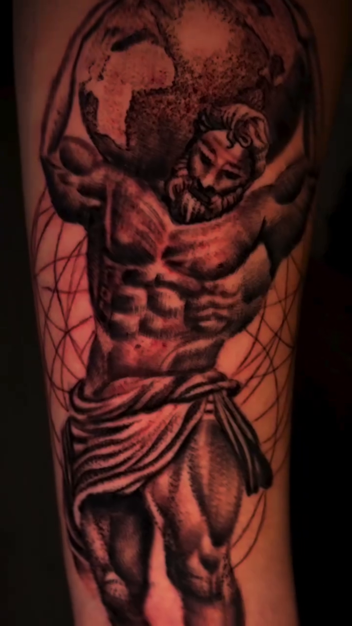 Tattoo by @tattedbyhenryfuentes — black_and_grey, illustrative