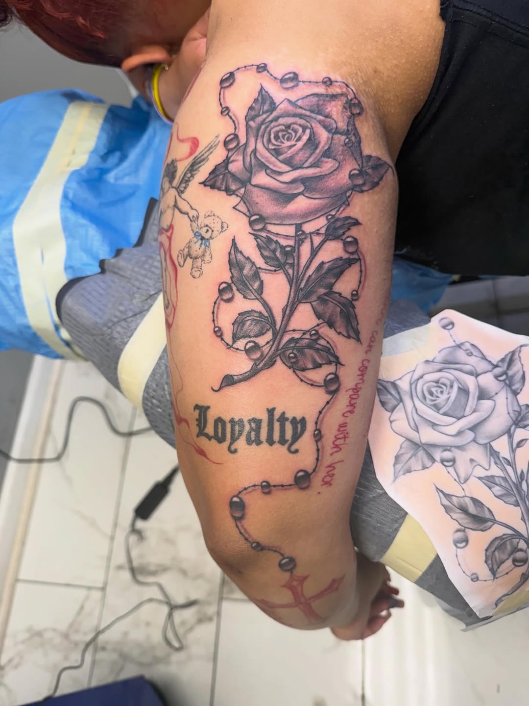 Tattoo by @lindalicioustatts — black_and_grey, illustrative