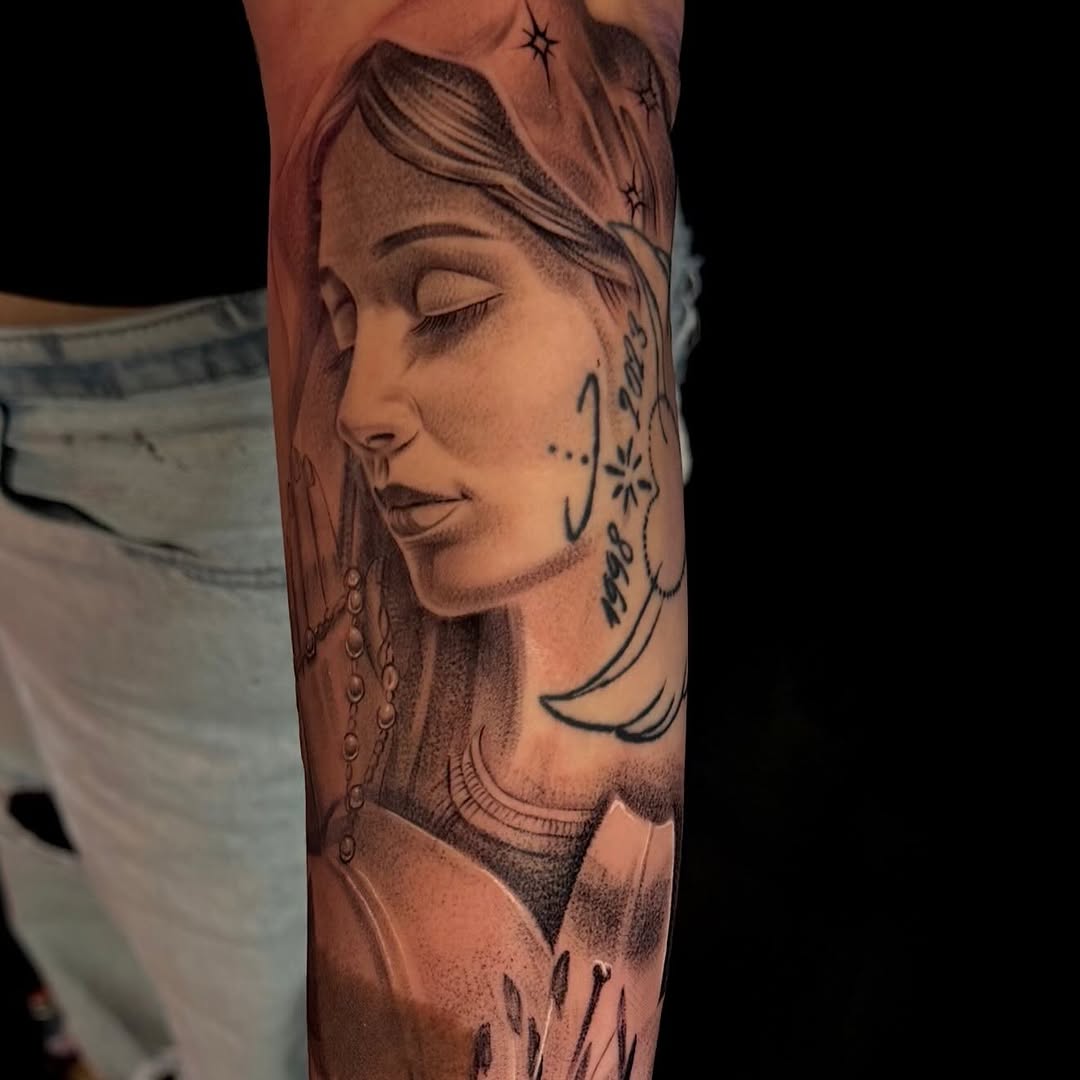 Tattoo by @fuxwithamber β black_and_grey, realism