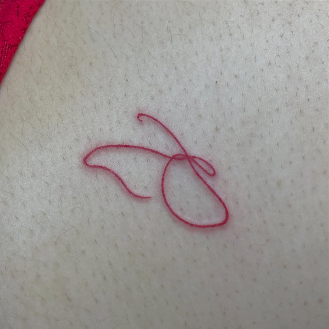 Tattoo by @batc0ffin — fine_line, minimalist