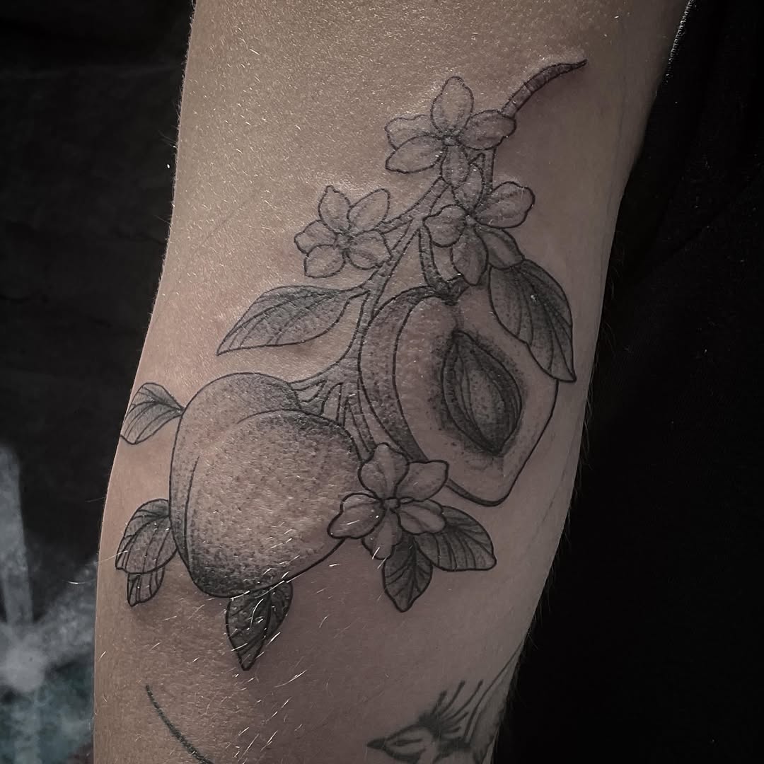 Tattoo by @stefany.m.p — illustrative, black_and_grey
