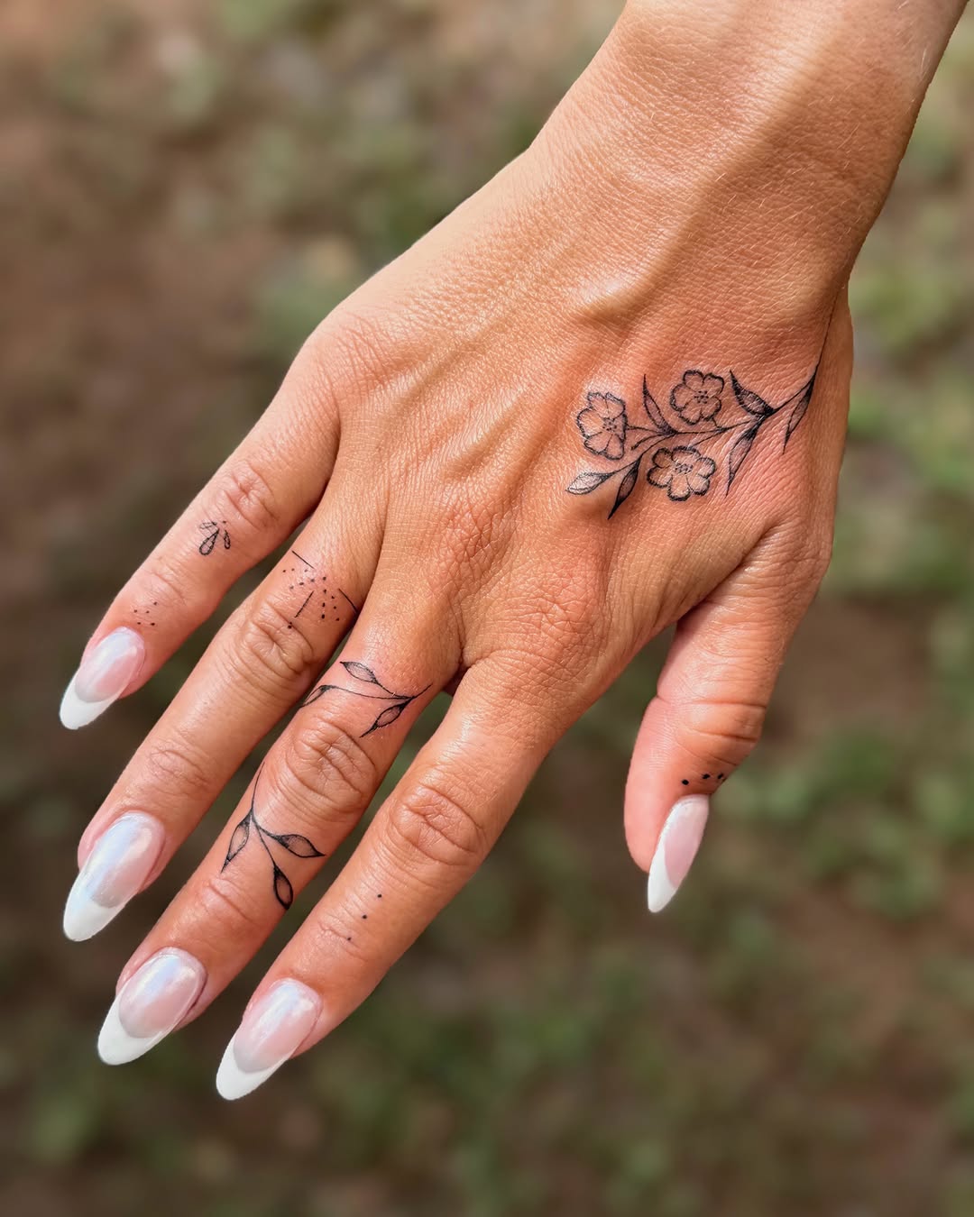 Tattoo by @velletta.tattoos โ fine_line