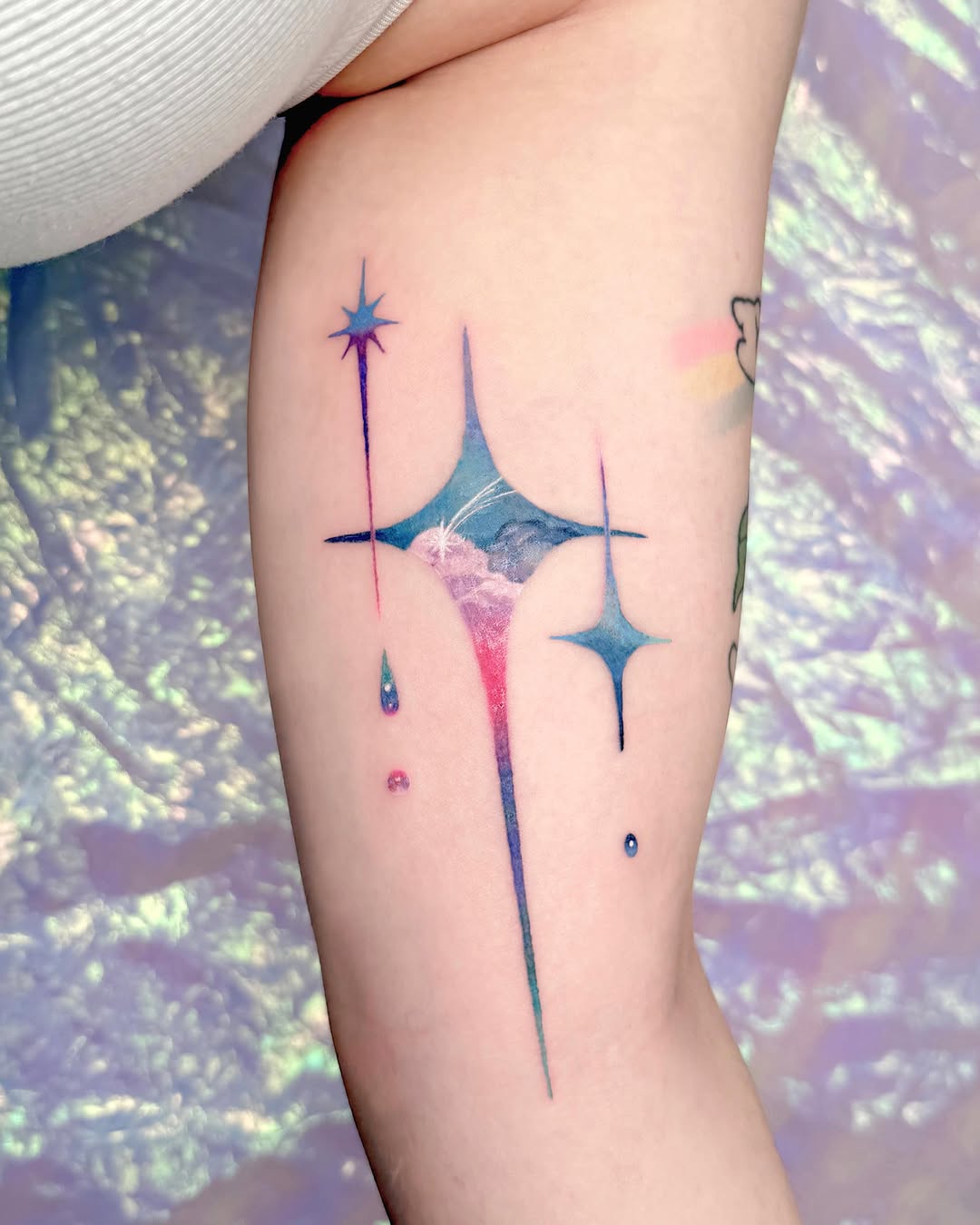 Tattoo by @mingkkwa_tt — fine_line, watercolor