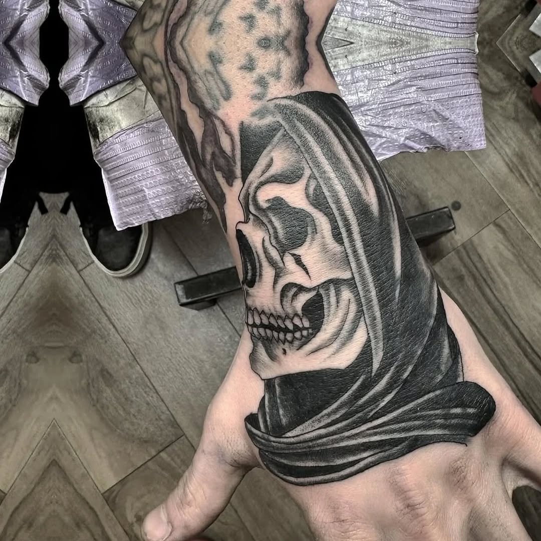 Tattoo by @murl_dietrich — blackwork, illustrative