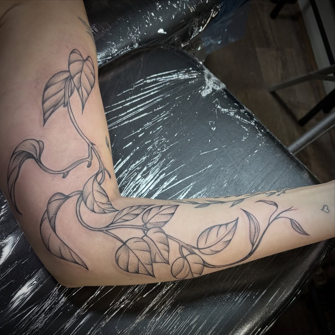 Tattoo by @theblackdottattoo — fine_line, dotwork