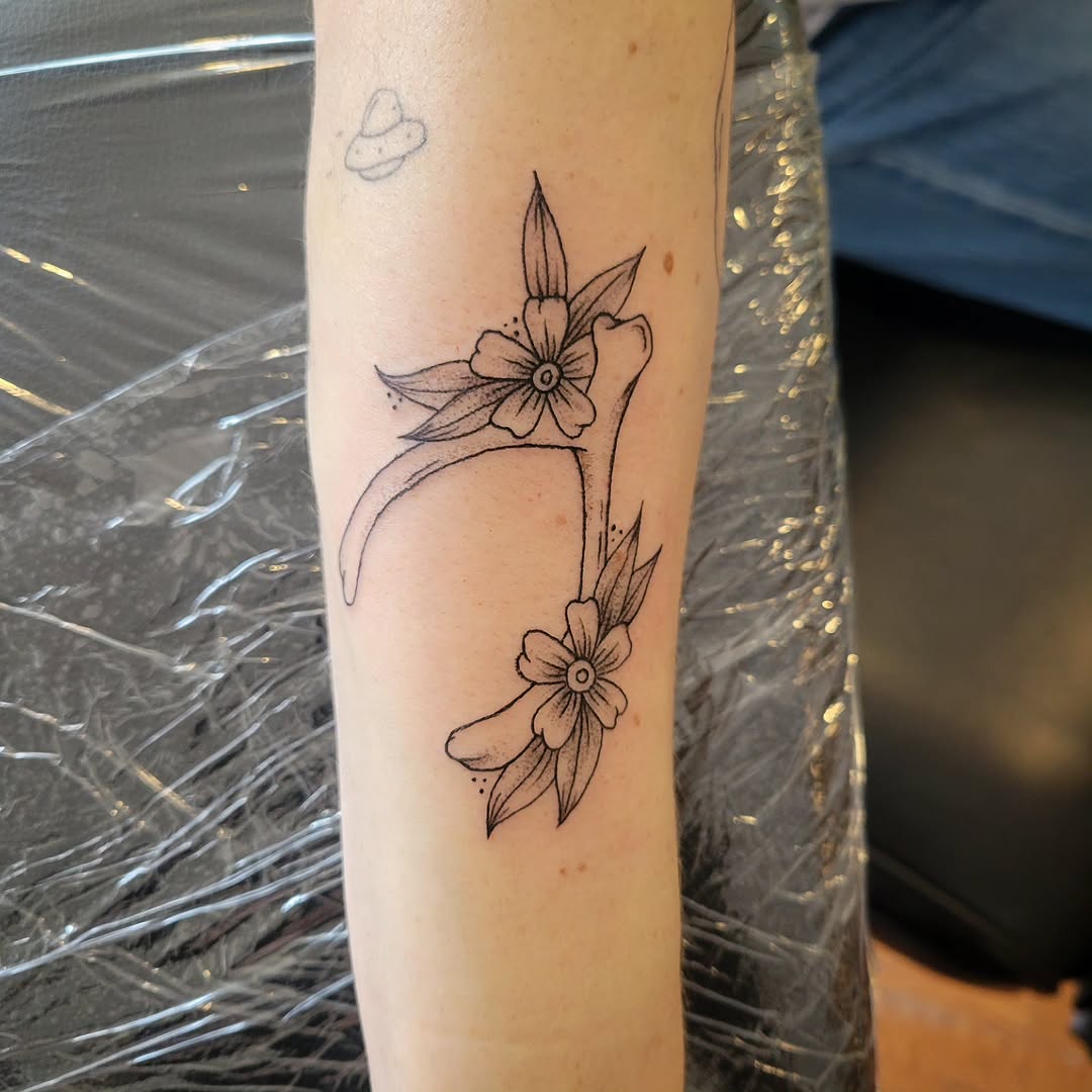 Tattoo by @solsticetattoonc β fine_line
