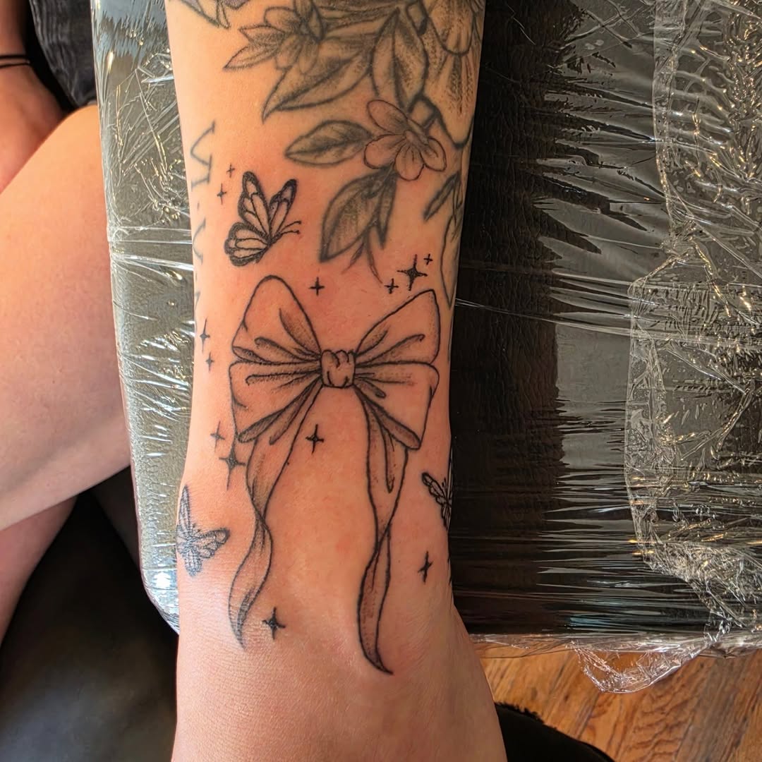 Tattoo by @solsticetattoonc β fine_line