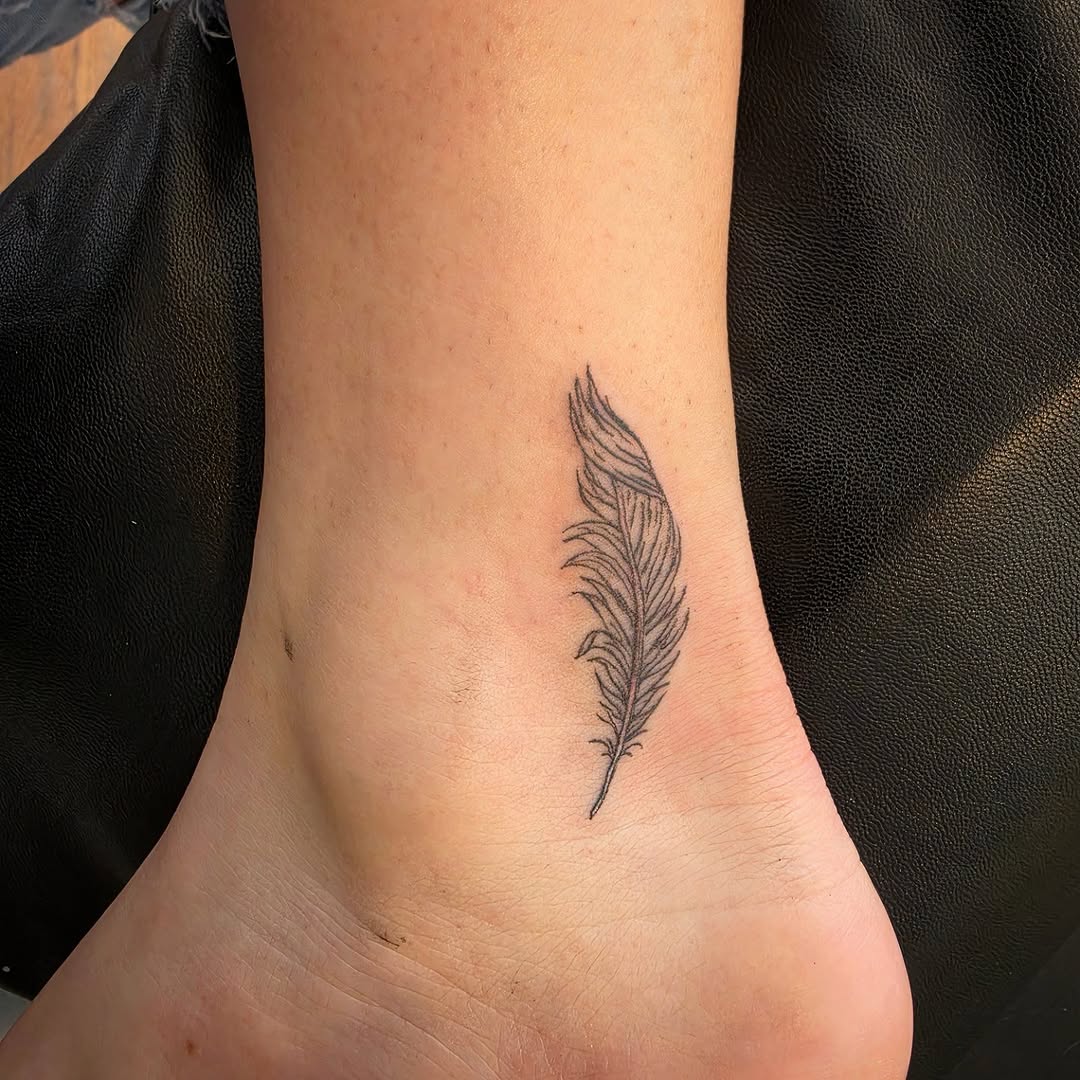 Tattoo by @solsticetattoonc β fine_line