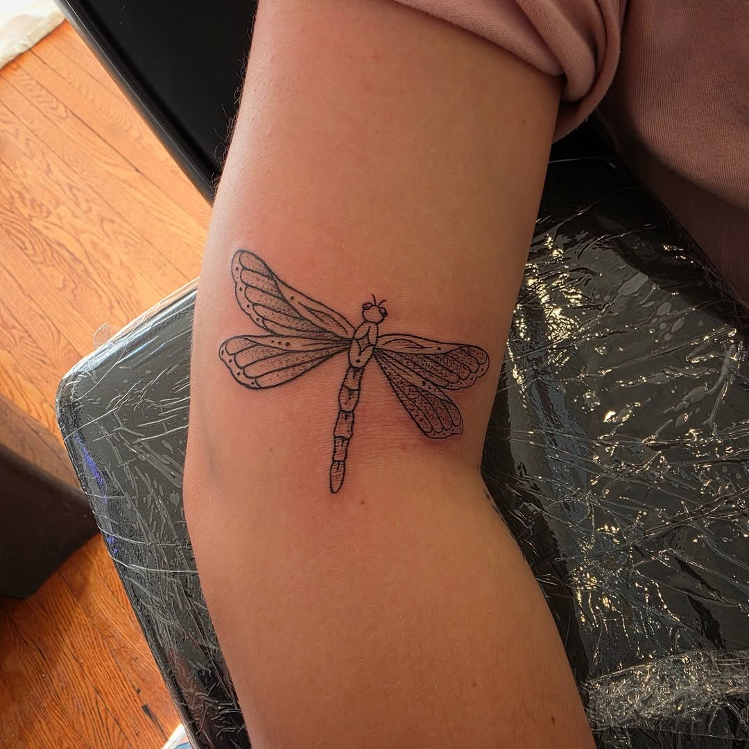 Tattoo by @solsticetattoonc β fine_line
