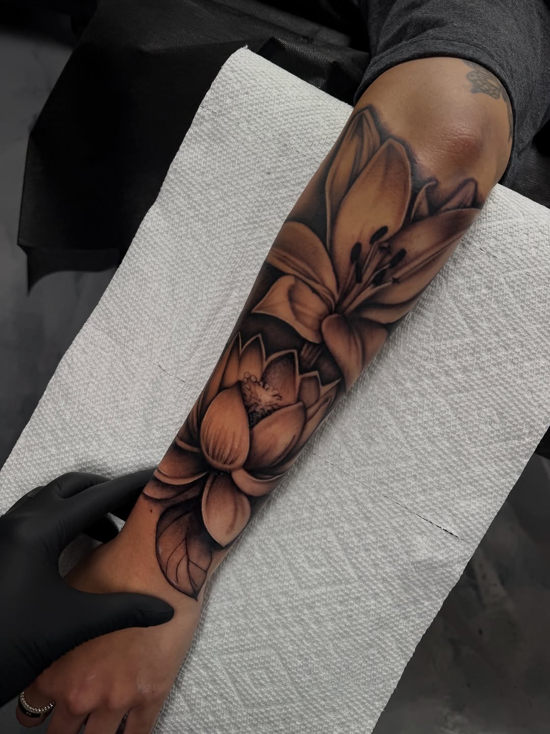 Tattoo by @moni.ca_tattoos โ realism, black_and_grey