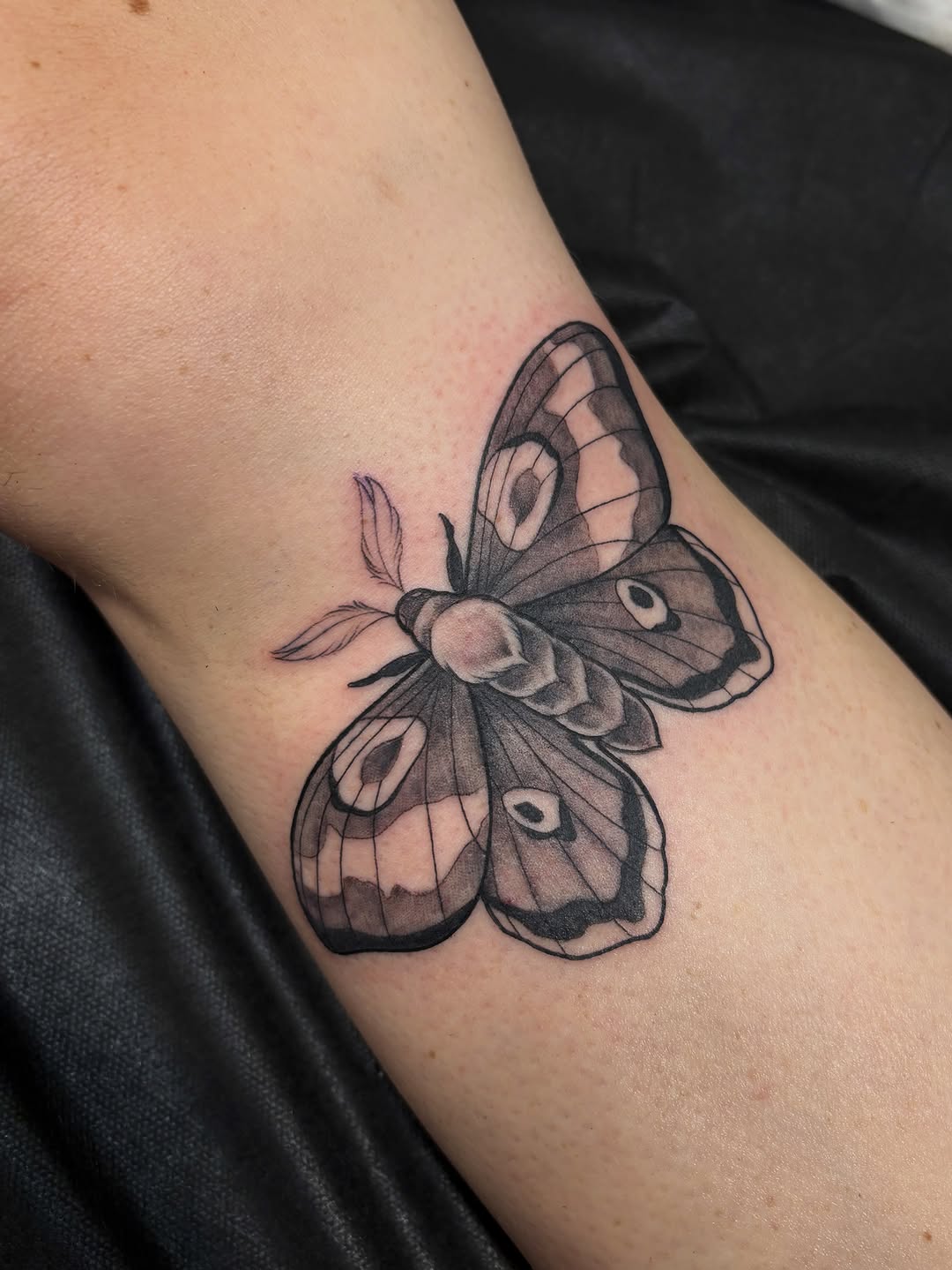 Tattoo by @samilouisetattoos โ black_and_grey, realism