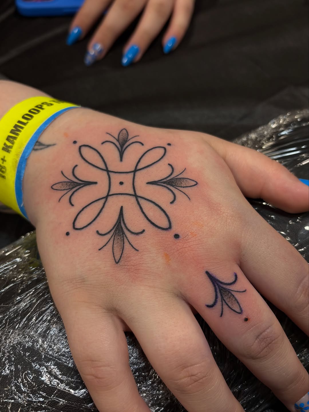 Tattoo by @samilouisetattoos โ fine_line, ornamental