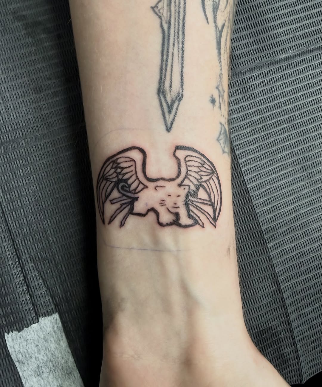 Tattoo by @slicedbyshaylee β illustrative, blackwork