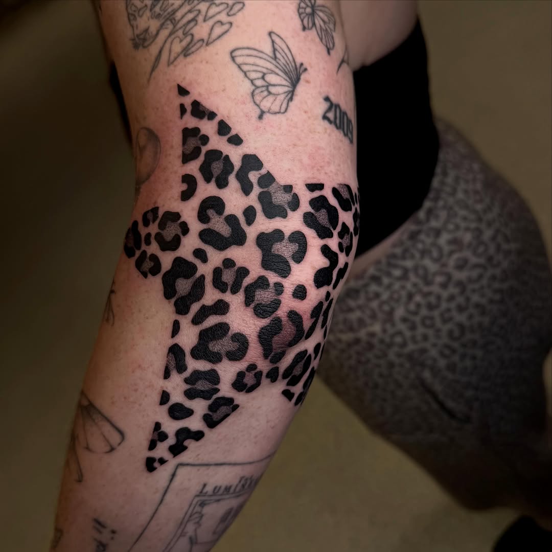 Tattoo by @gimilt.tattoos โ blackwork