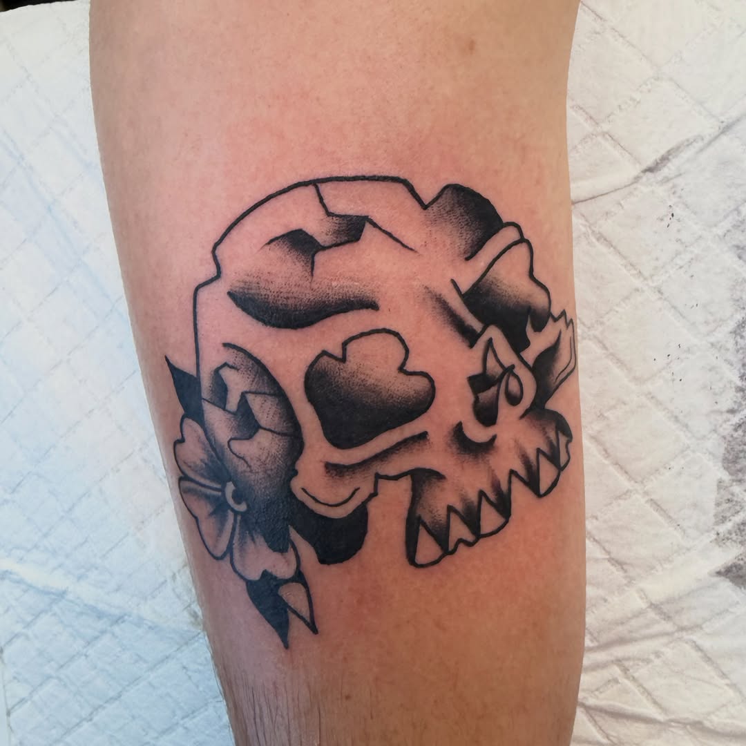 Tattoo by @tummtats — blackwork
