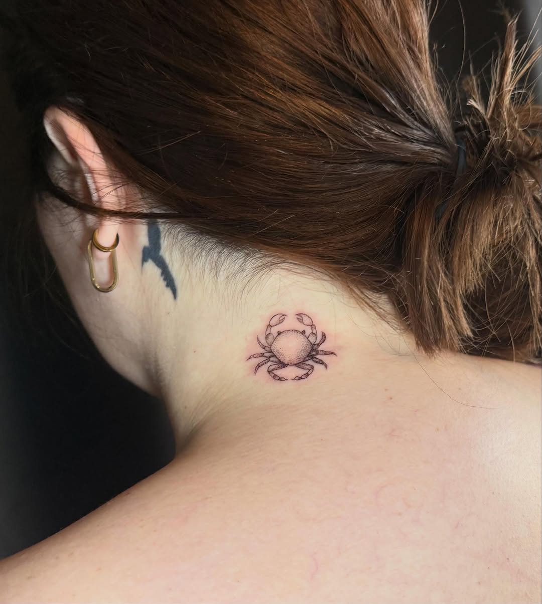 Tattoo by @tattoosbyoliviarenae โ fine_line, dotwork