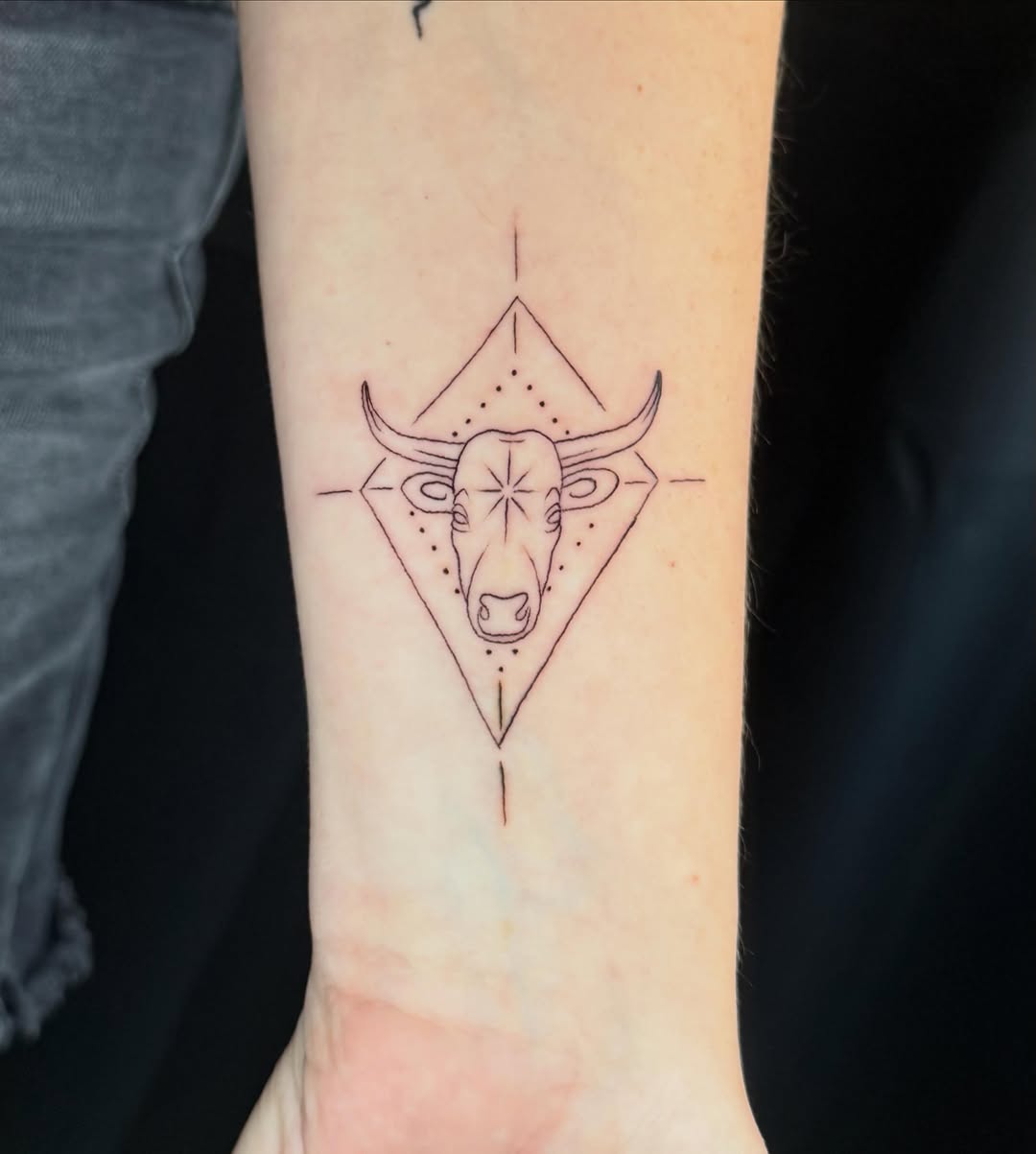 Tattoo by @tattoosbyoliviarenae โ fine_line, geometric