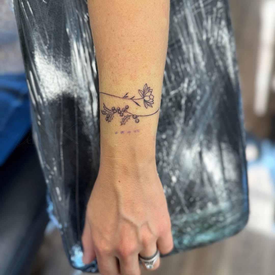 Tattoo by @pxinkpmutattoos โ fine_line