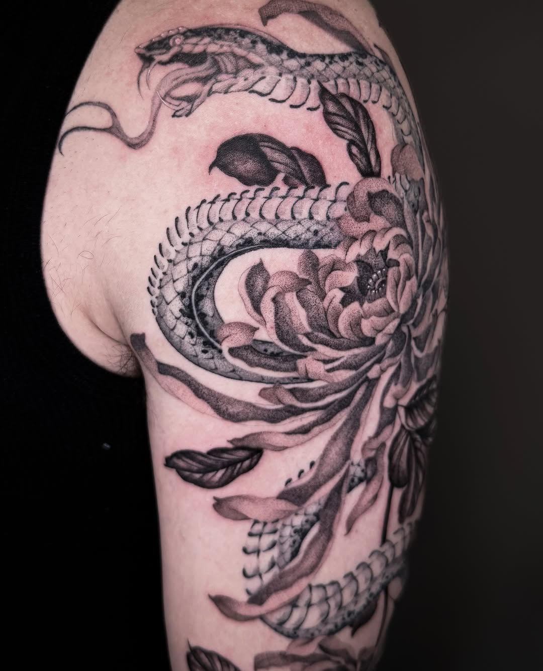Tattoo by @naviiart — japanese_irezumi, dotwork