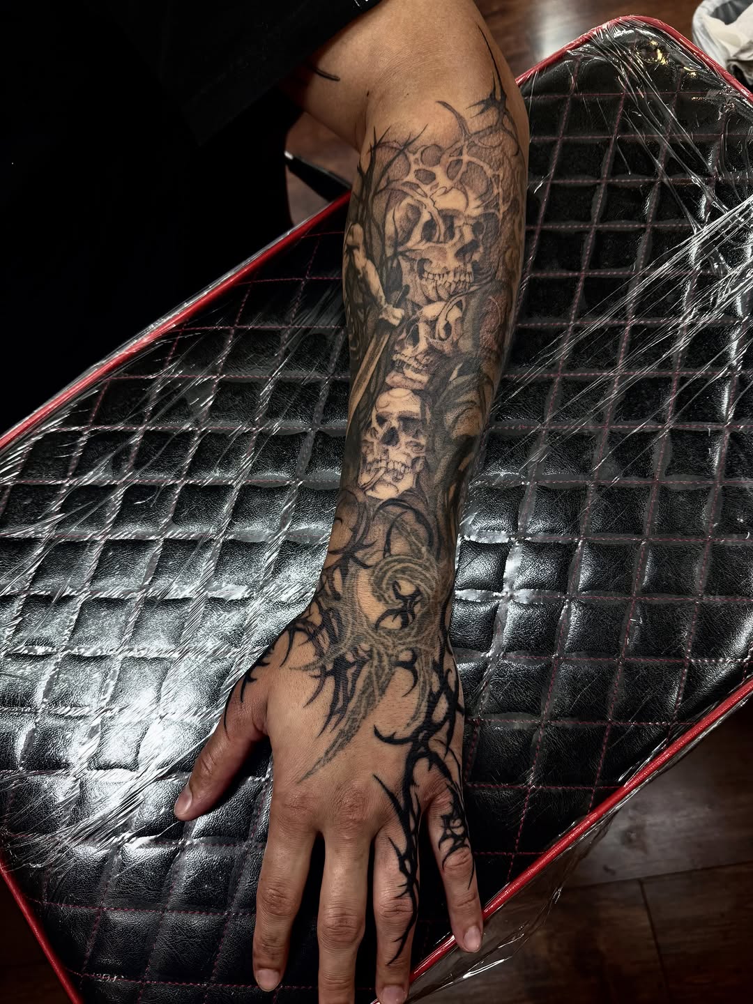 Tattoo by @isa._.tattoos — blackwork