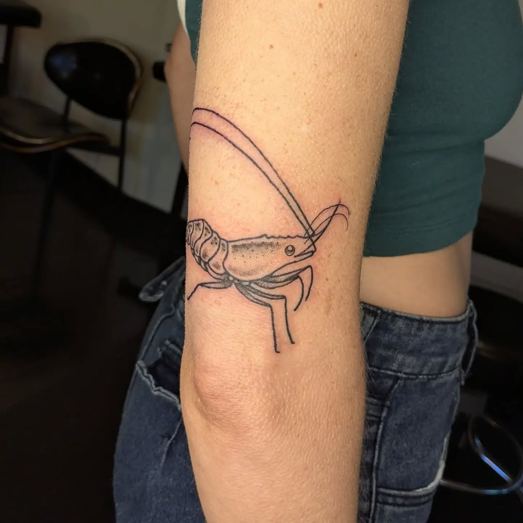 Tattoo by @snakesinmydreams โ blackwork