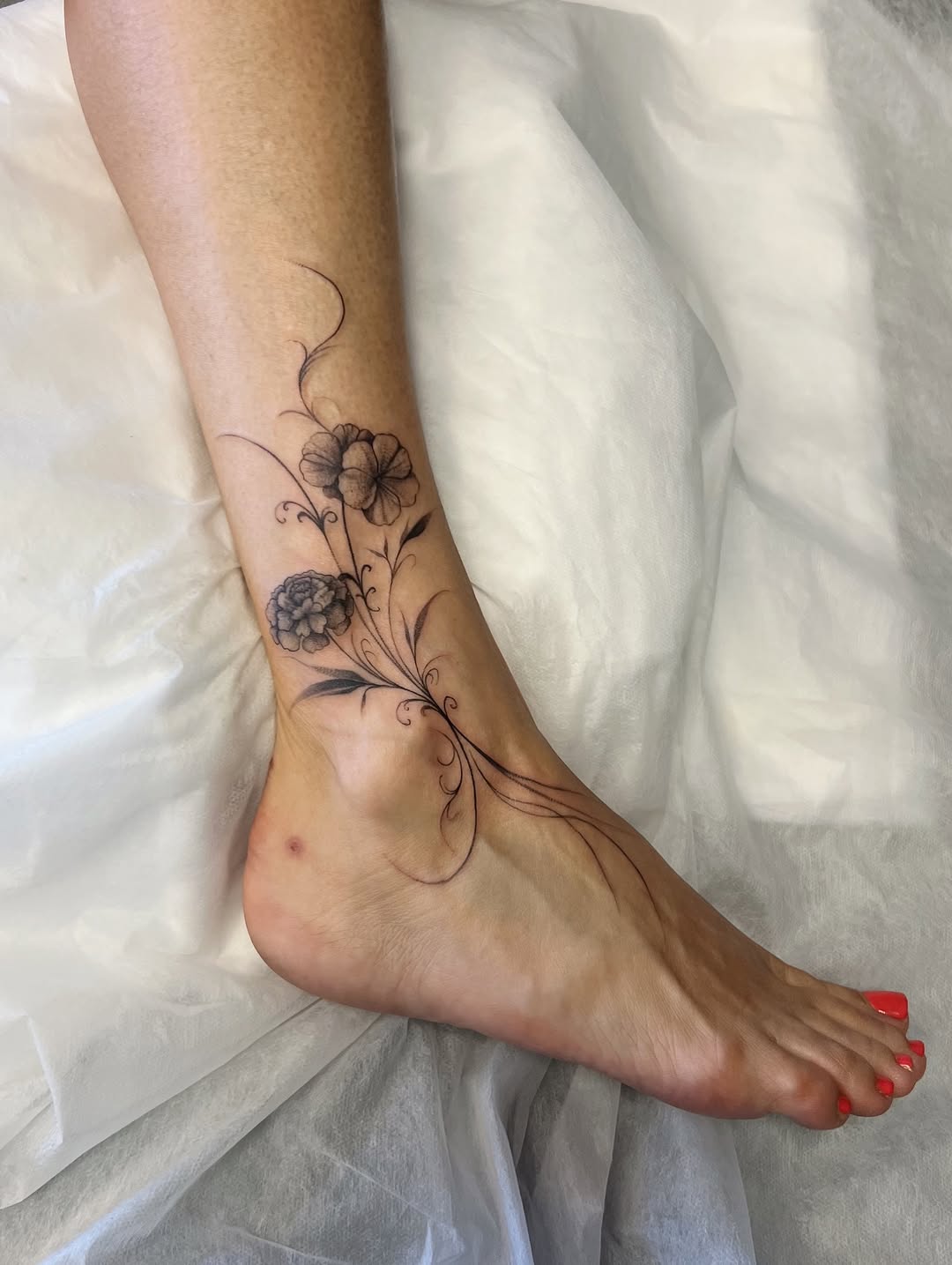 Tattoo by @z._.b_ink — fine_line, illustrative