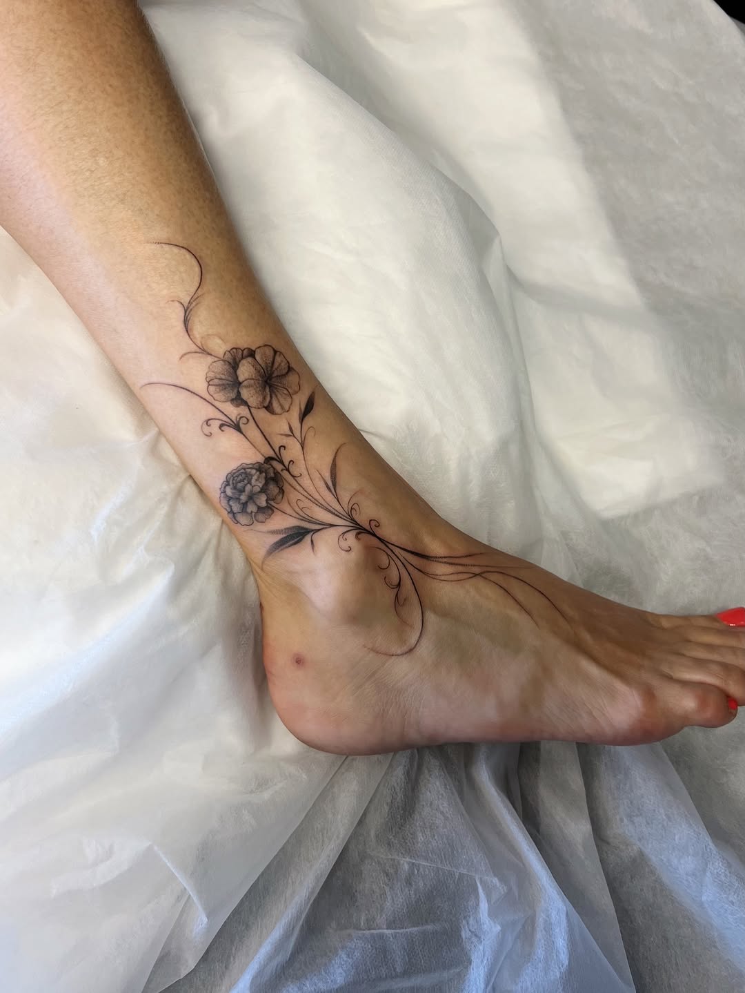 Tattoo by @z._.b_ink — fine_line, illustrative