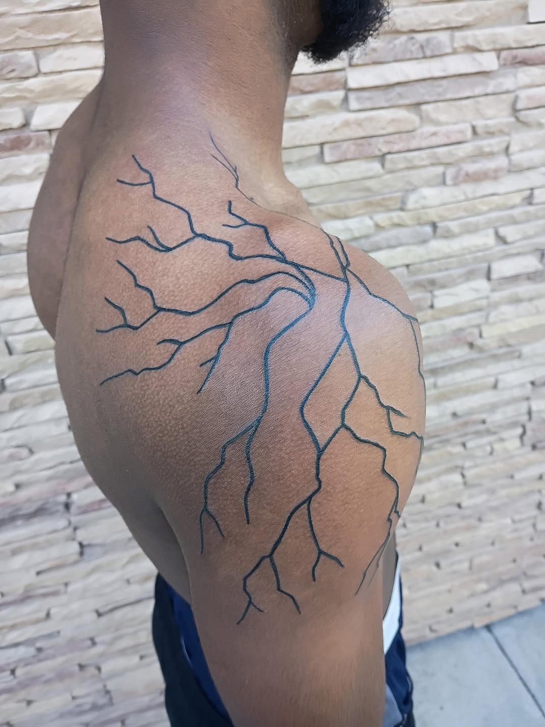 Tattoo by @anavrintattoo — blackwork