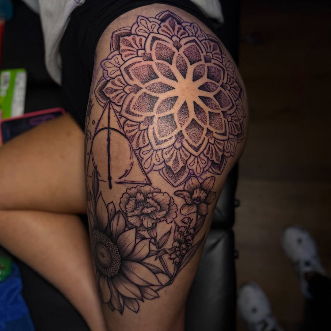 Tattoo by @divi.nediamonds — geometric, dotwork