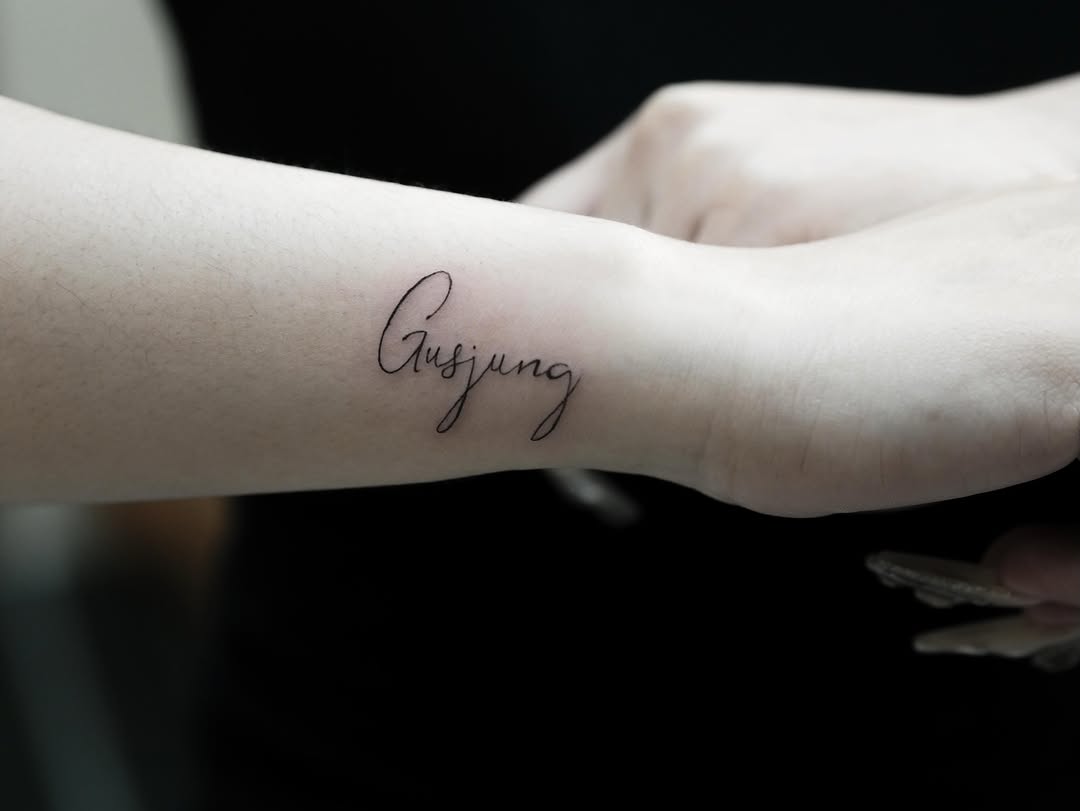 Tattoo by @arinyatatt.2 — lettering_script, fine_line