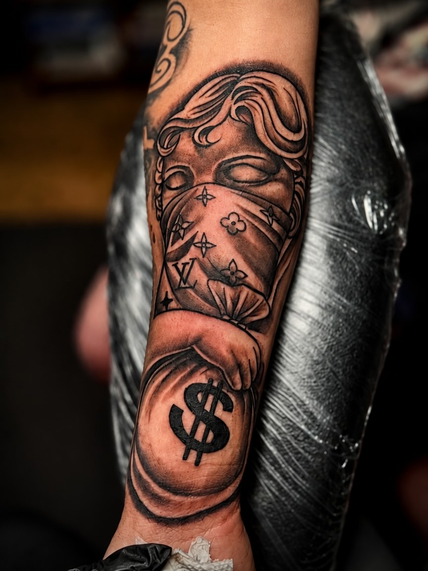 Tattoo by @dayse_ink — black_and_grey, realism