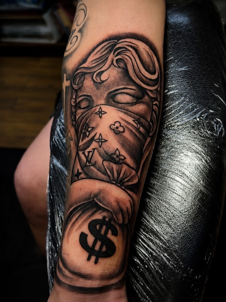 Tattoo by @dayse_ink — black_and_grey, realism