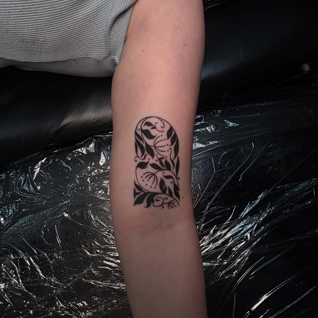 Tattoo by @toothandnailtats — blackwork