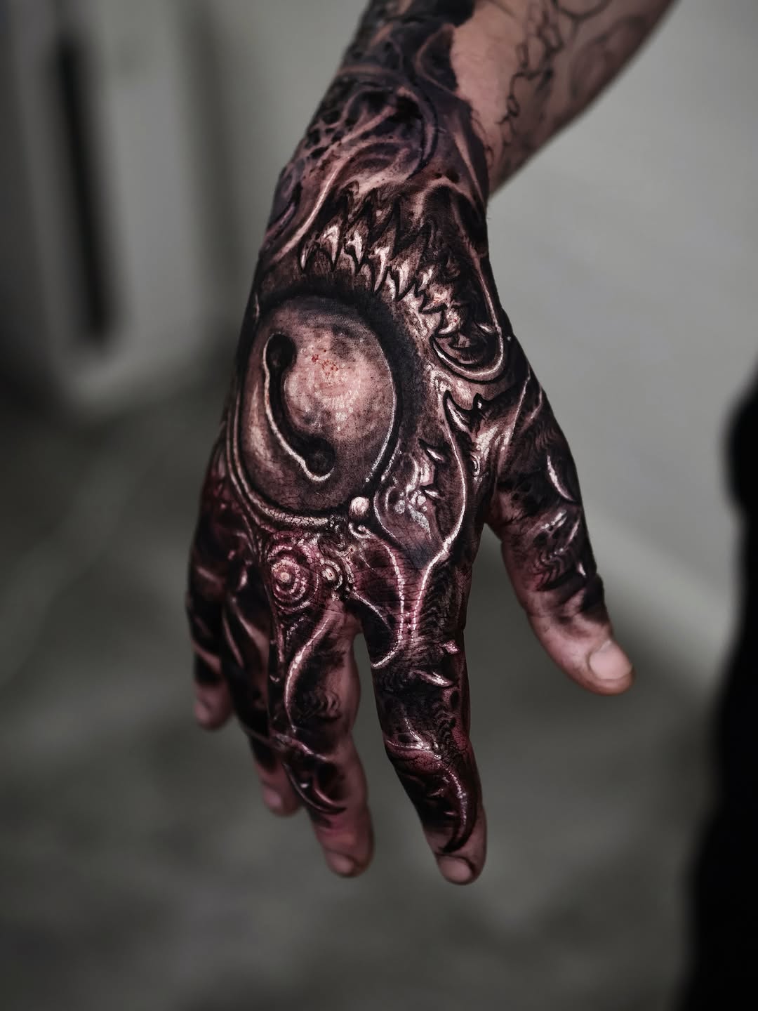 Tattoo by @kwannew_ โ blackwork