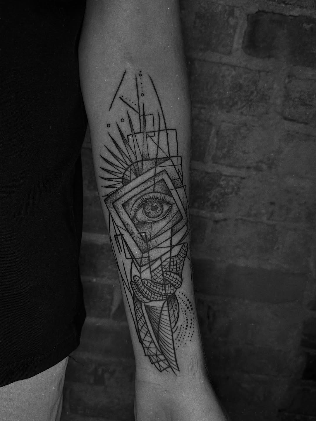 Tattoo by @elizahbethhdesigns โ geometric