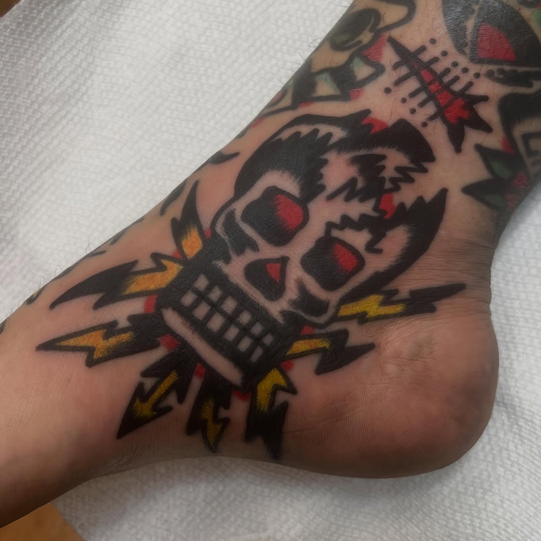 Tattoo by @mikeychestnuts — american_traditional