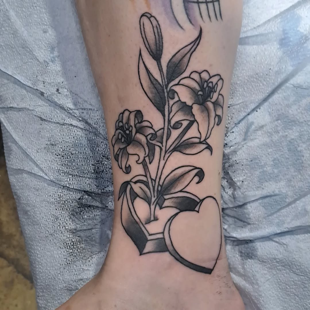 Tattoo by @birdshizzel — black_and_grey, neo_traditional