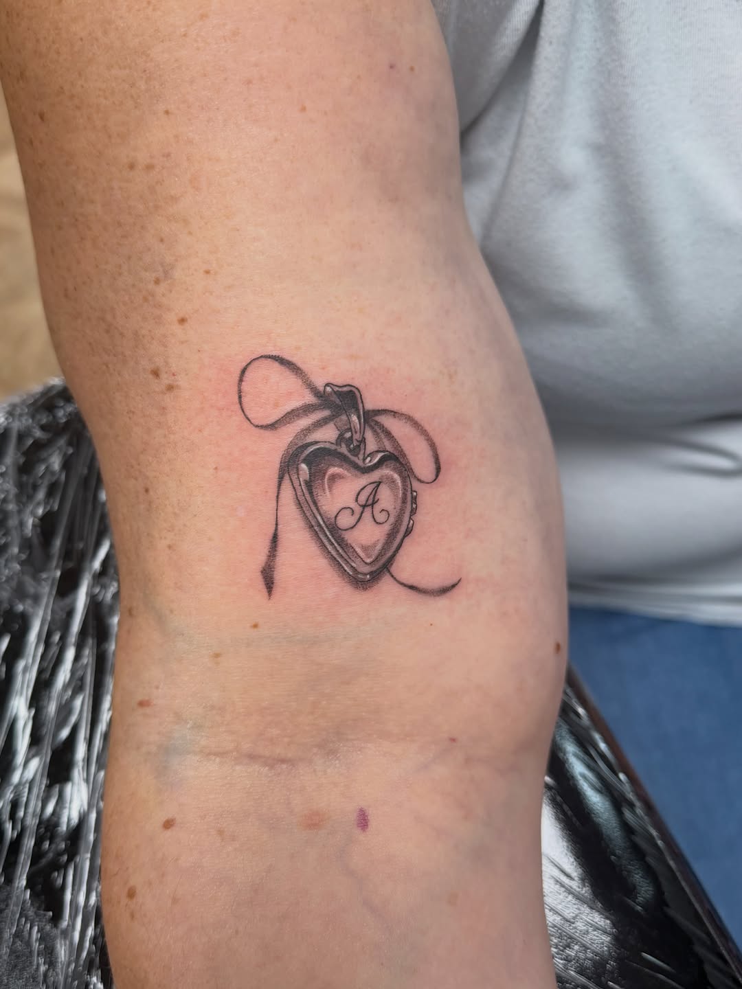 Tattoo by @ems__tattooing โ fine_line, black_and_grey