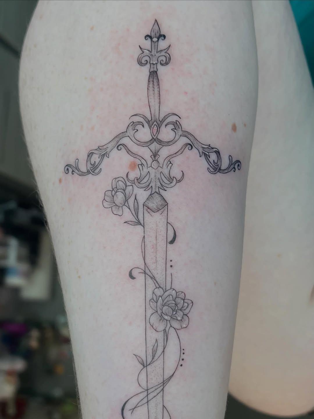 Tattoo by @tattsbykat_ — fine_line, ornamental