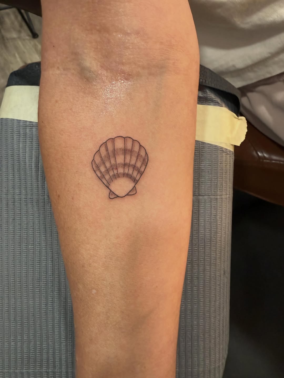 Tattoo by @honeysucktattoo โ fine_line, minimalist
