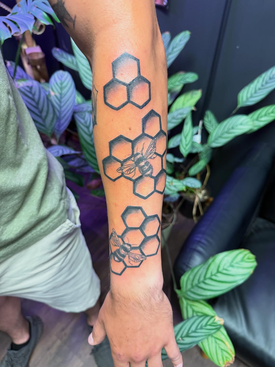 Tattoo by @tattoos.by.twitch — black_and_grey, geometric