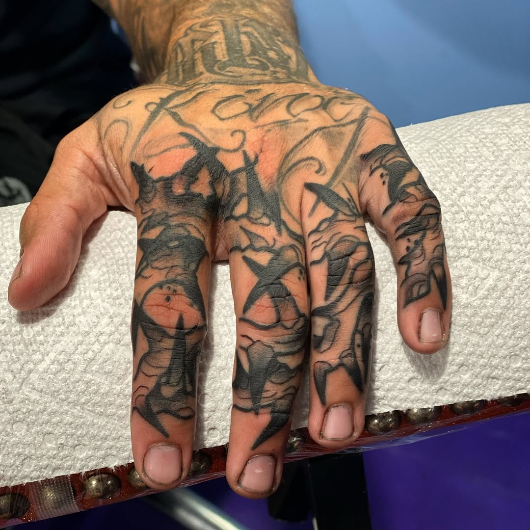 Tattoo by @lexmiranda — blackwork