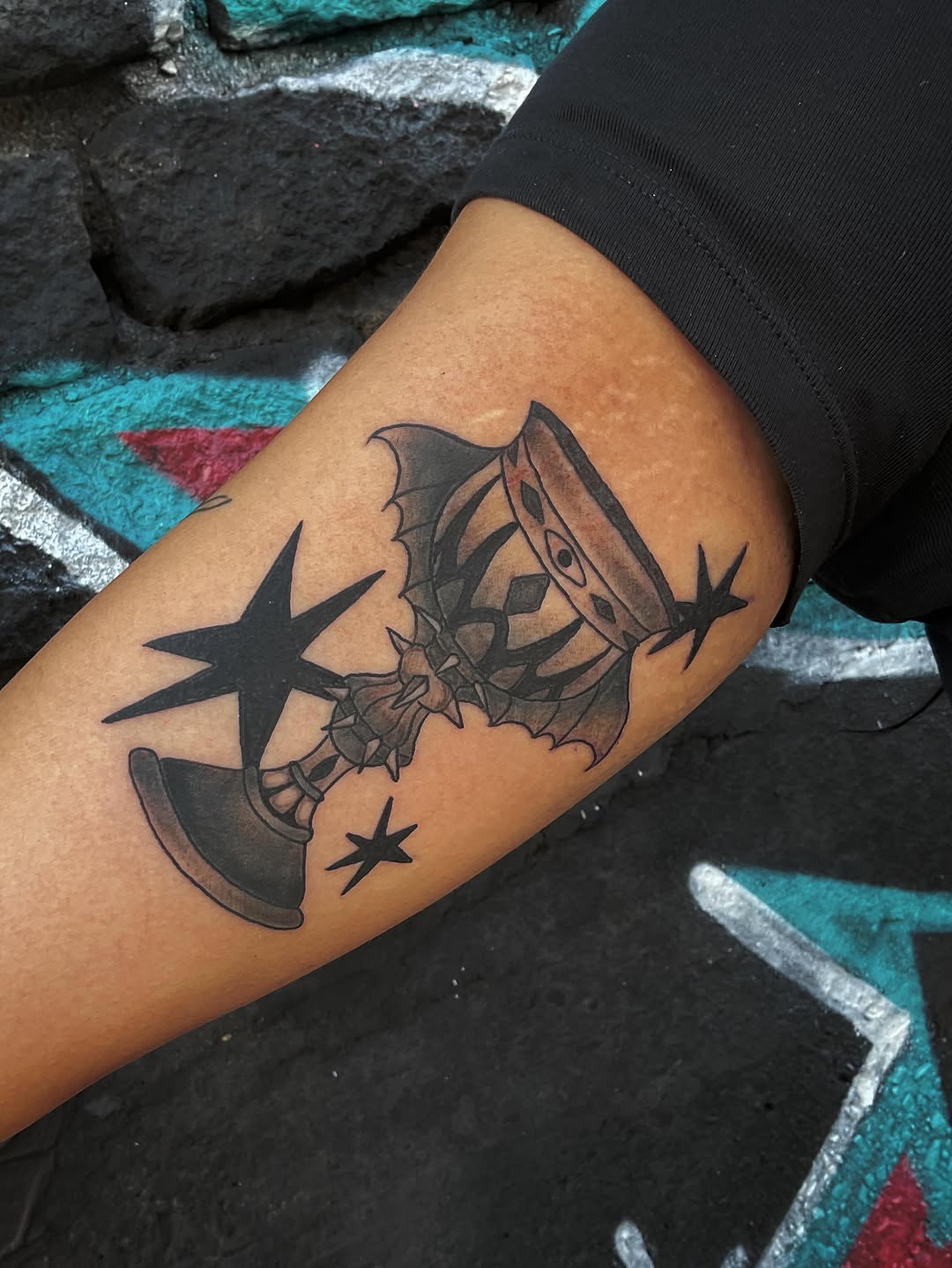 Tattoo by @stefany.m.p — illustrative, blackwork