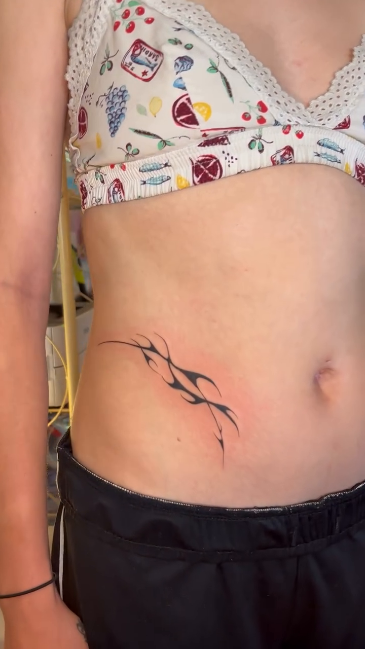 Tattoo by @sunshineyellowtattoos โ blackwork