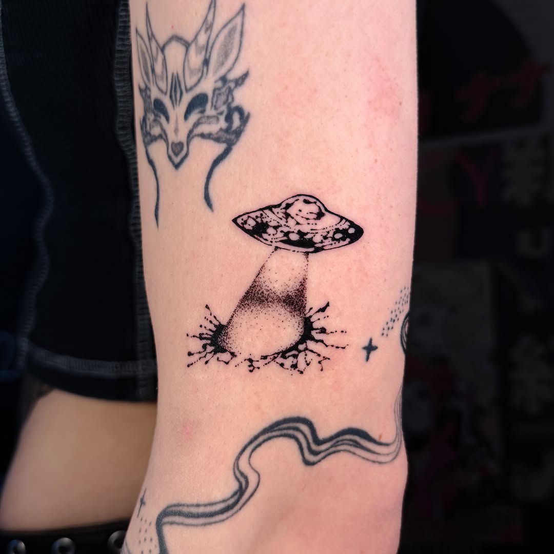 Tattoo by @wedbecutetattooed — illustrative, blackwork