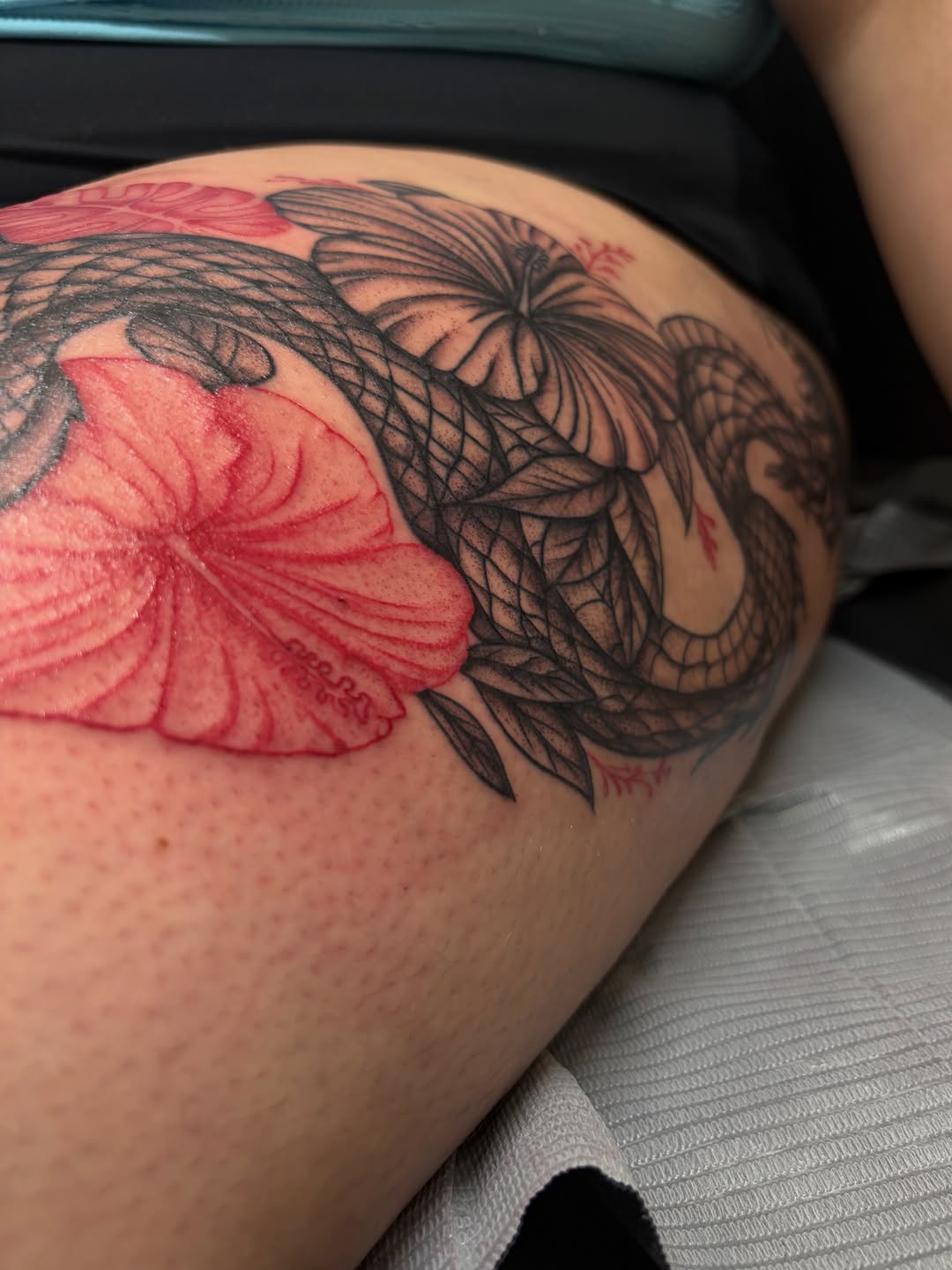 Tattoo by @alt.eredcanvas — black_and_grey