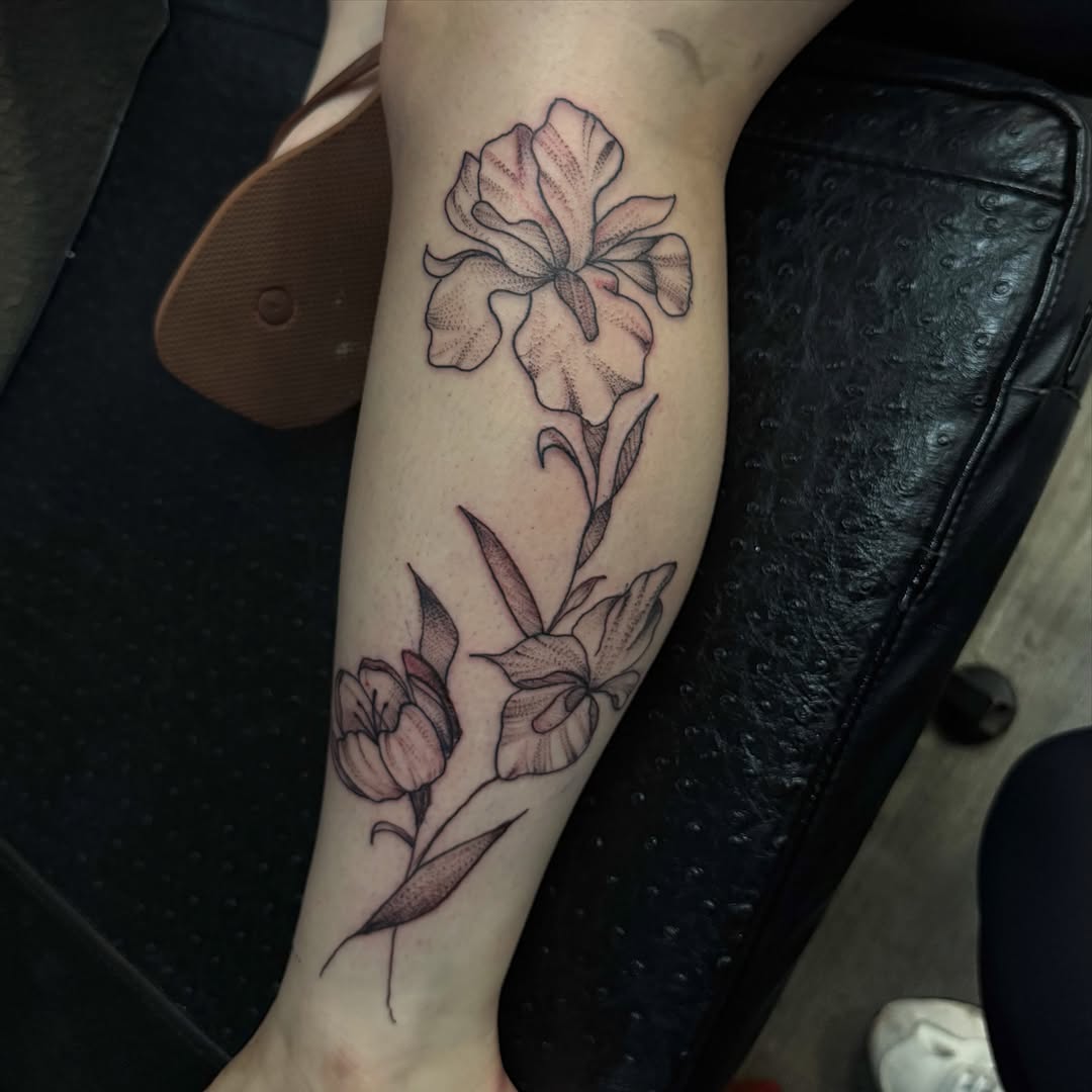 Tattoo by @lexgetinked โ fine_line